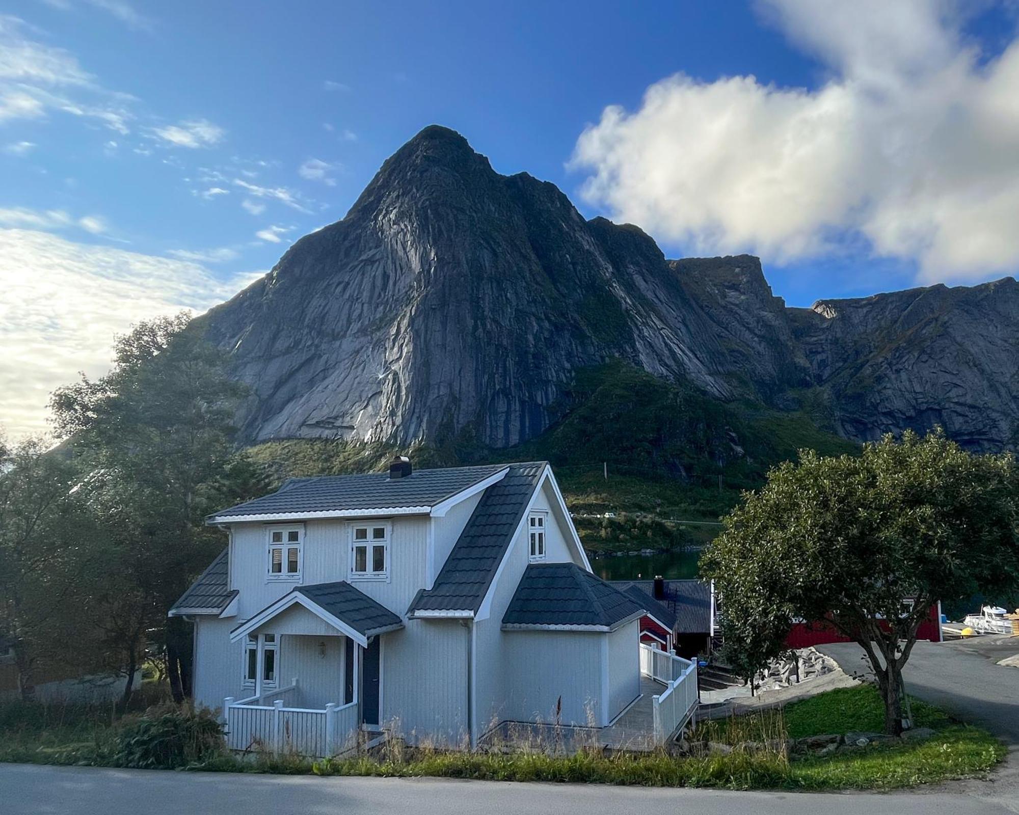 Husly Reine - Your Home With Reinebringen View ภายนอก รูปภาพ